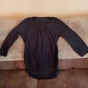 Quarter length maternity shirt